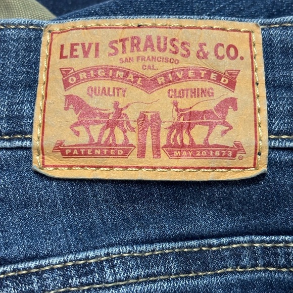 Levi's Women's 315 Shaping Boot Cut Jeans Size 30 Mid Rise Medium Wash Jeans - Picture 4 of 16